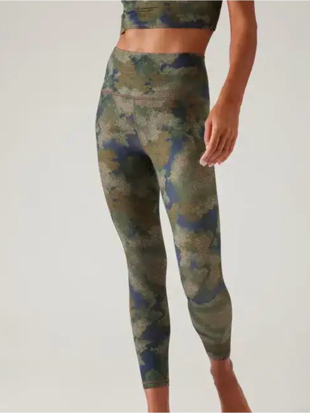 Athleta Salutation Stash 7/8 Tight Leggings L Large Topiary Abstract Olive Camo